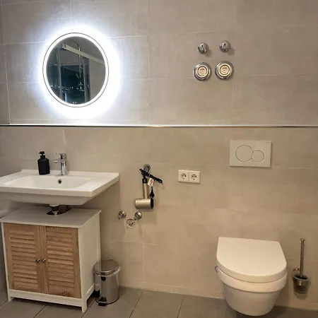 Apartman Modernes Mit 3 Schlafzimmer Mit Zentraler Lage *