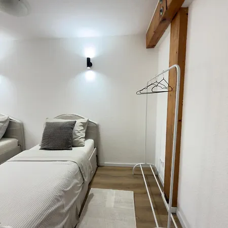 Modernes Mit 3 Schlafzimmer Mit Zentraler Lage Apartman *