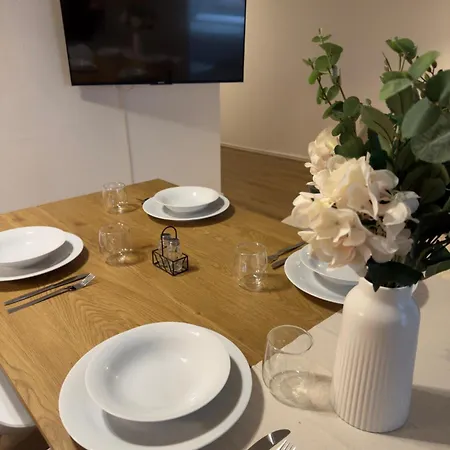 Modernes Mit 3 Schlafzimmer Mit Zentraler Lage Apartman *